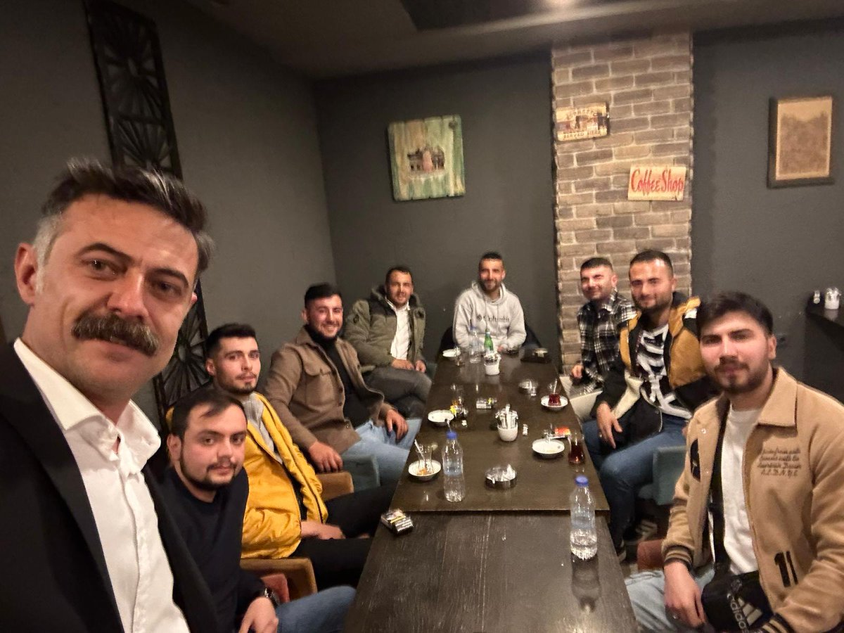 Gençler #sanasöz Sayın Kemal Kılıçdaroğlu'nu Cumhurbaşkanı yapacağız dedi.
#sanasözyinebaharlargelecek #baykemalsözündendönmeyecek #gençlerinumudukılıçdaroğlu
#chp #aksehir #chpaksehir #chpaksehirilceörgütü #chpaksehirilcebaskanligi