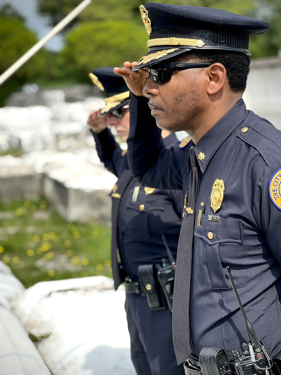 MiamiPD's tweet photo. During Project H.E.R.O. we honor the bravery and sacrifice of our fallen officers. #RememberingOurHeroes #MiamiPolice #ProjectHERO https://t.co/o40lRAFOqe
