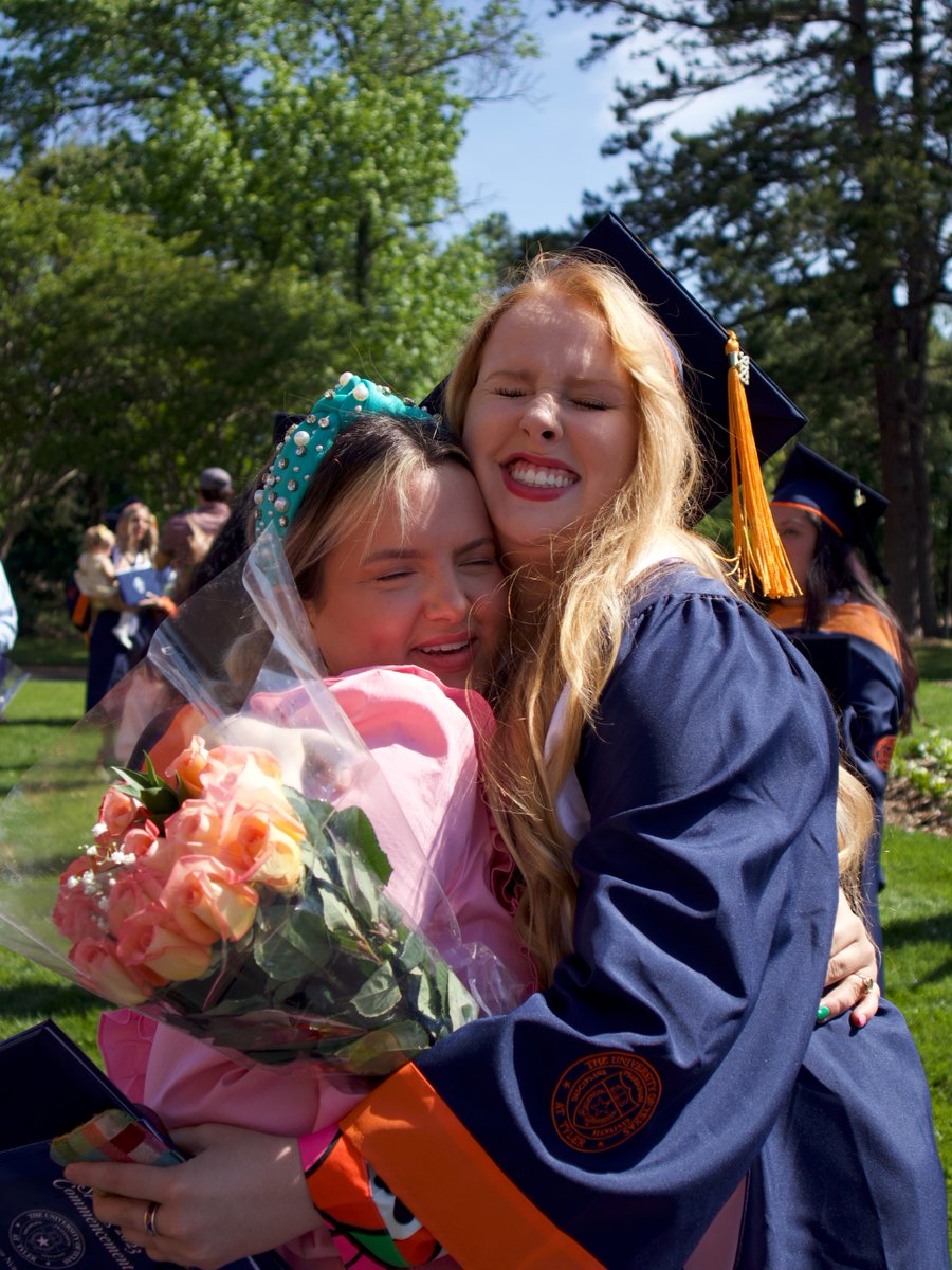 UTTyler's tweet photo. #UTTyler23 in their #PatriotGrad era 🤩🎓✨ https://t.co/vA4mW8v6Y3