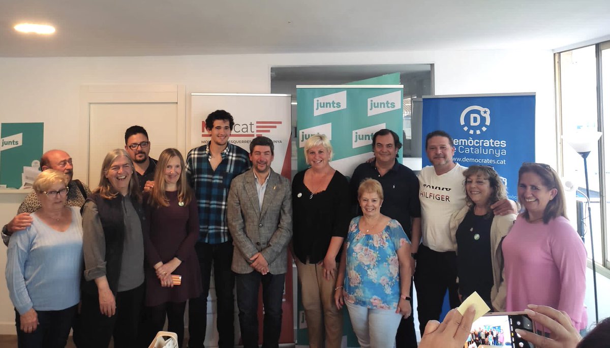 Moltes gràcies a tots els assistents !!!
La xerrada-Debat amb el Diputat Joan Canadell i el Joan Carles Robert ha estat molt amena i enriquidora ! 
<a href="/jcanadell/">Jairo Canadell</a> 
@joancarles_robert 
<a href="/juntscalafell/">Junts Calafell</a> 
#acalafellmarccasellas 

Fem-ho Junts!