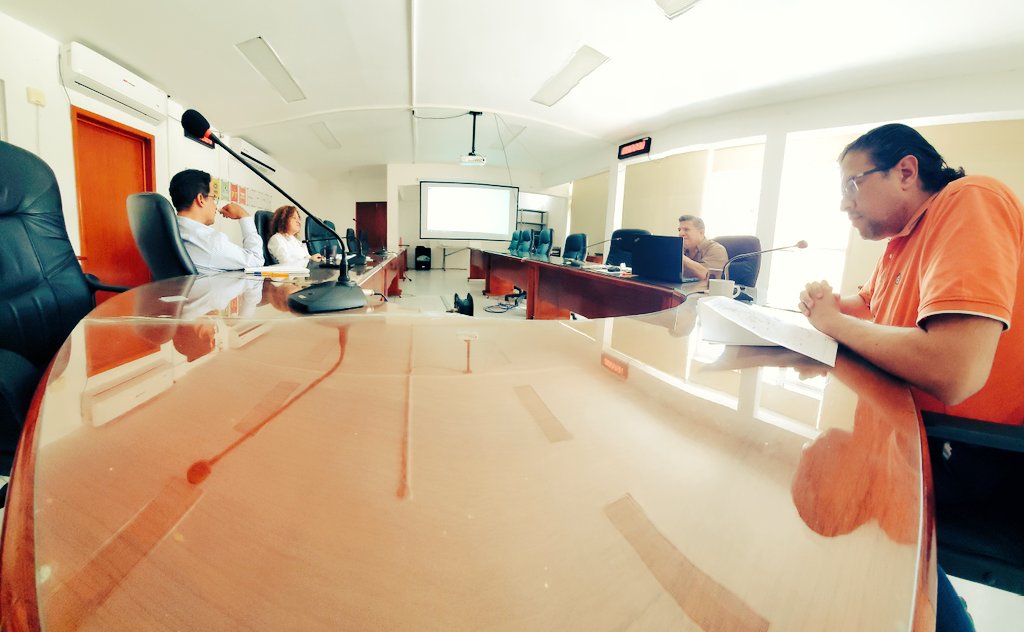 dariochatu's tweet photo. Analizando las propuestas de instalación de casillas extraordinarias en secciones con más de 100 habitantes, para el Proceso Electoral Federal 2023-2024. Trabajo en conjunto con los miembros del servicio profesional electoral. https://t.co/AfjVzi8coJ