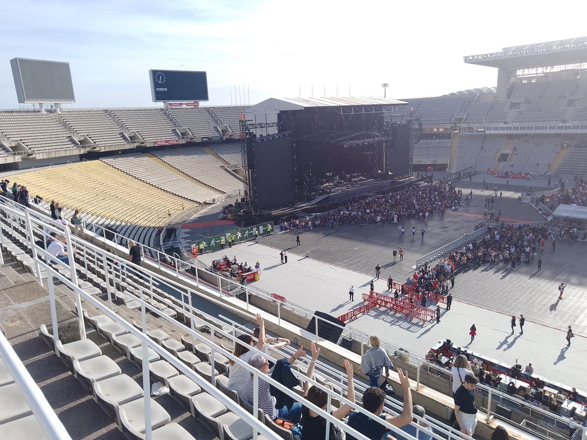 El_Rey_Louie's tweet photo. «You can't forsake the ties that bind...»

#BruceSpringsteen 
#brucespringsteenbarcelona 
#brucespringsteenBCN https://t.co/gu8tdzwm2s