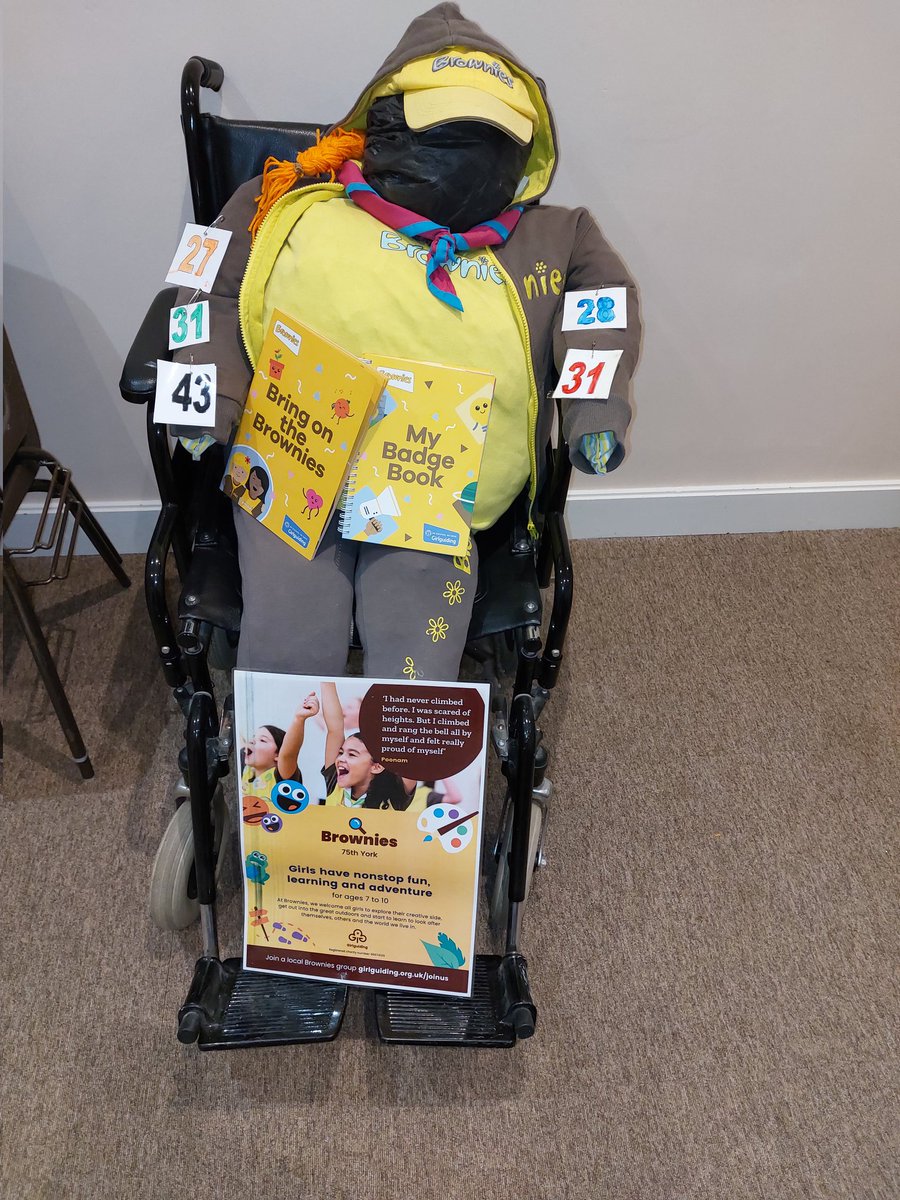 ManorDivision's tweet photo. @Girlguidingnys 6th York Guides and 75th York Brownies are supporting @HWScarecrowFest this weekend, as well as taking the opportunity to get some @Girlguiding publicity 🙂 https://t.co/P23NSma2Gs