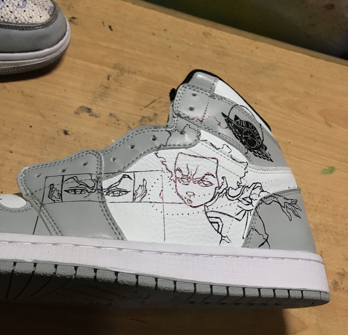 sheriffeyisitan's tweet photo. Hand painted a pair of “The Boondocks” AJ1s🎨

Episode: Red ball☄️ https://t.co/gLS8wh874u