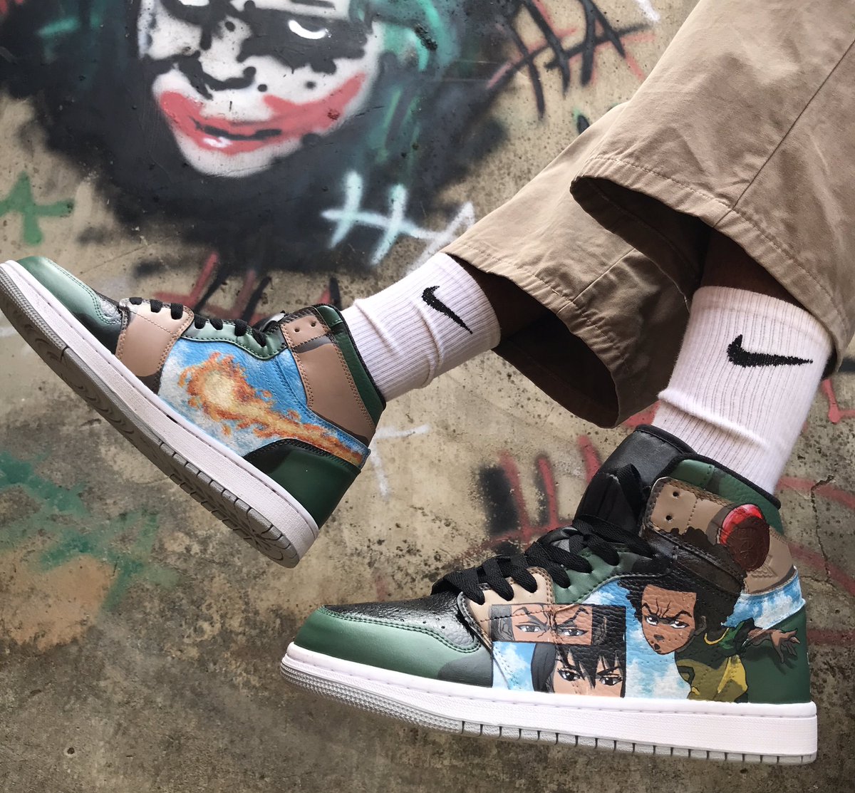 sheriffeyisitan's tweet photo. Hand painted a pair of “The Boondocks” AJ1s🎨

Episode: Red ball☄️ https://t.co/gLS8wh874u