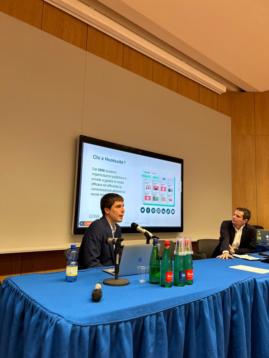 fdicos10's tweet photo. 👩🏼‍💻📱Terza giornata del modulo in Comunicazione pubblica digitale del Master @mics_luiss @LUISSSoG. Tanti argomenti: da YouTube a Canva, da Twitch a Hootsuite, da Instagram a Twitter, da ChatGPT e AI alla scrittura per le piattaforme digitali 

#pasocial https://t.co/3iuoi0V2Ww