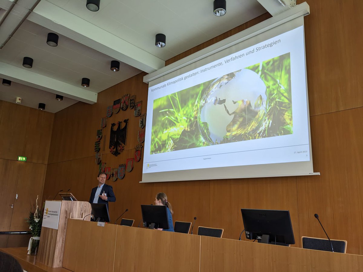 colettevogeler's tweet image. Zwei inspirierende Tage zum Thema #kommunale #Klimapolitik @Uni_Speyer @GrohsStephan. Besonderer Dank an alle ReferentInnen. Zwischenfazit: Kommunen spielen eine zentrale Rolle, trotz vieler Hürden immer mehr Erfolgsbeispiele!