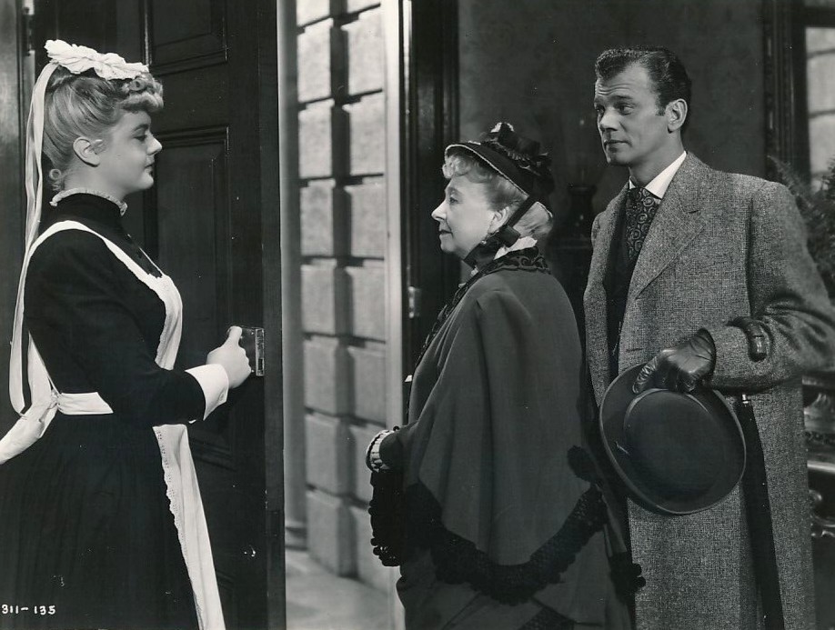 TinseltownTwins's tweet photo. May Whitty with Angela Lansbury and Joseph Cotten in Gaslight (1944). #ClassicGirlOfTheWeek #MayWhitty https://t.co/lMXa7ViQ8Q