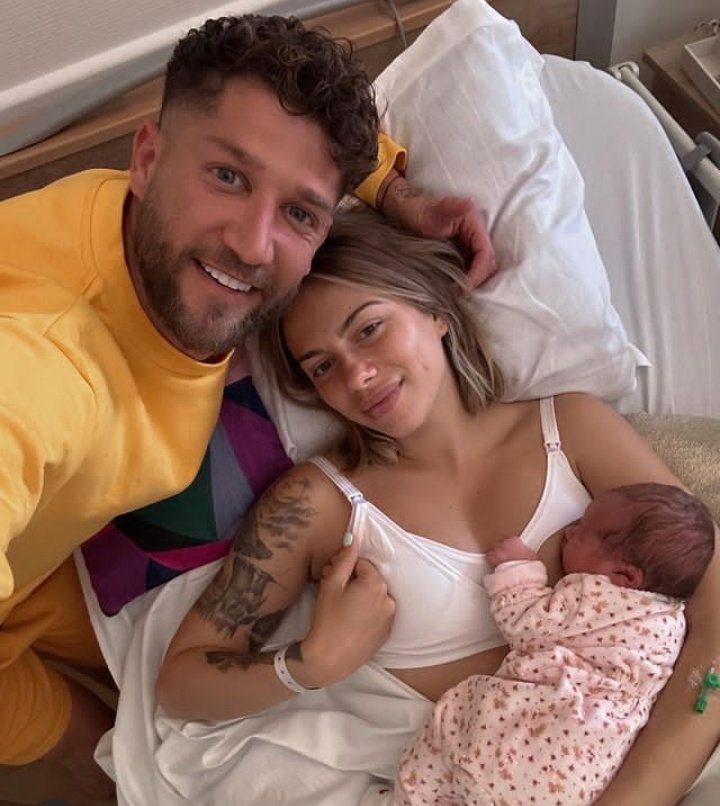Telerealoff's tweet photo. "bonjour je m'appelle Giorgia, et je suis né le 28avril a 4h29 à Marseille bébé" bienvenue à toi Giorgia et félicitations aux parents ❤️👏🔥 https://t.co/VQ4LmDaoVE