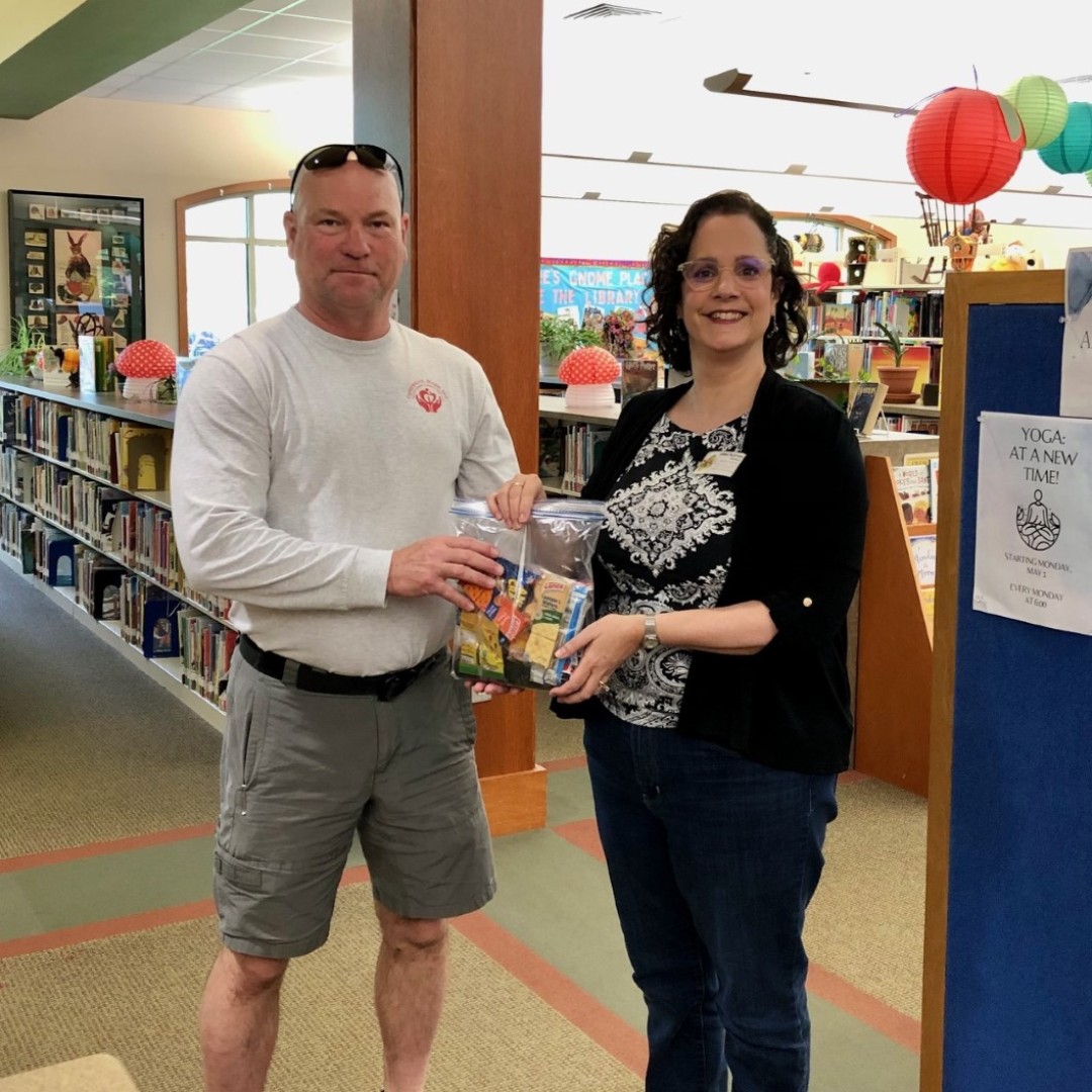 sptbglibraries's tweet image. Thank you to everyone who participated in the Bags of Hope campaign. Thank you to our library staff for dedicating their time to preparing the bags to be distributed to the organizations.

#scpl #bagsofhope #giving #thankful #hope #chesnee #cowpens #boilingsprings #landrum