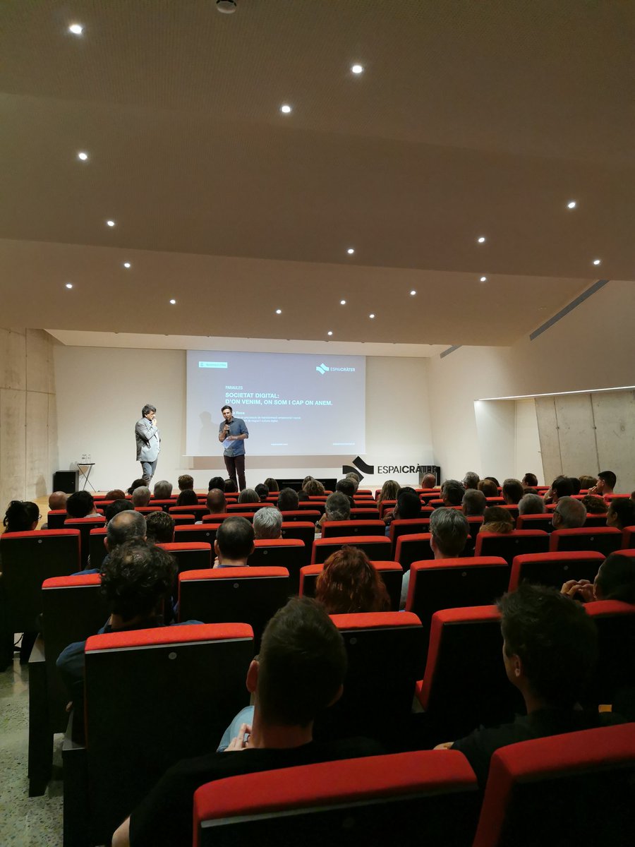 📣 Entrades exhaurides per escoltar <a href="/genisroca/">genís roca</a> a l'Espai Cràter. 

💬 Reflexionem sobre l’impacte de la intel·ligència artificial en la societat i els canvis que poden succeir en les properes dècades.

🔴 En directe:
youtube.com/live/Cackh6z7x…