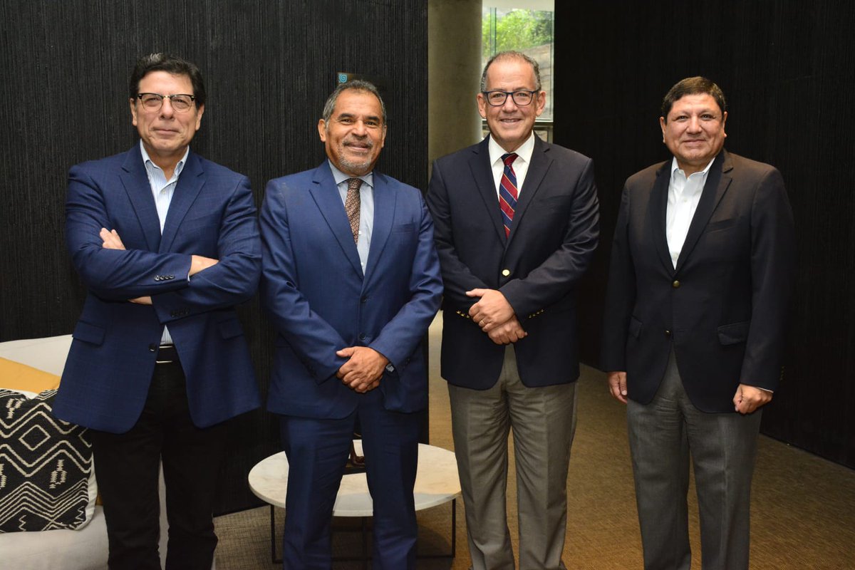 MINCETUR's tweet photo. Estuvieron presentes el Director Ejecutivo de #InPeru, Juan Mandujano, el Presidente de InPeru, Francis Stenning, el presidente de @CONFIEP, Alfonso Bustamante, entre otras autoridades. https://t.co/bnBISzV3Dr