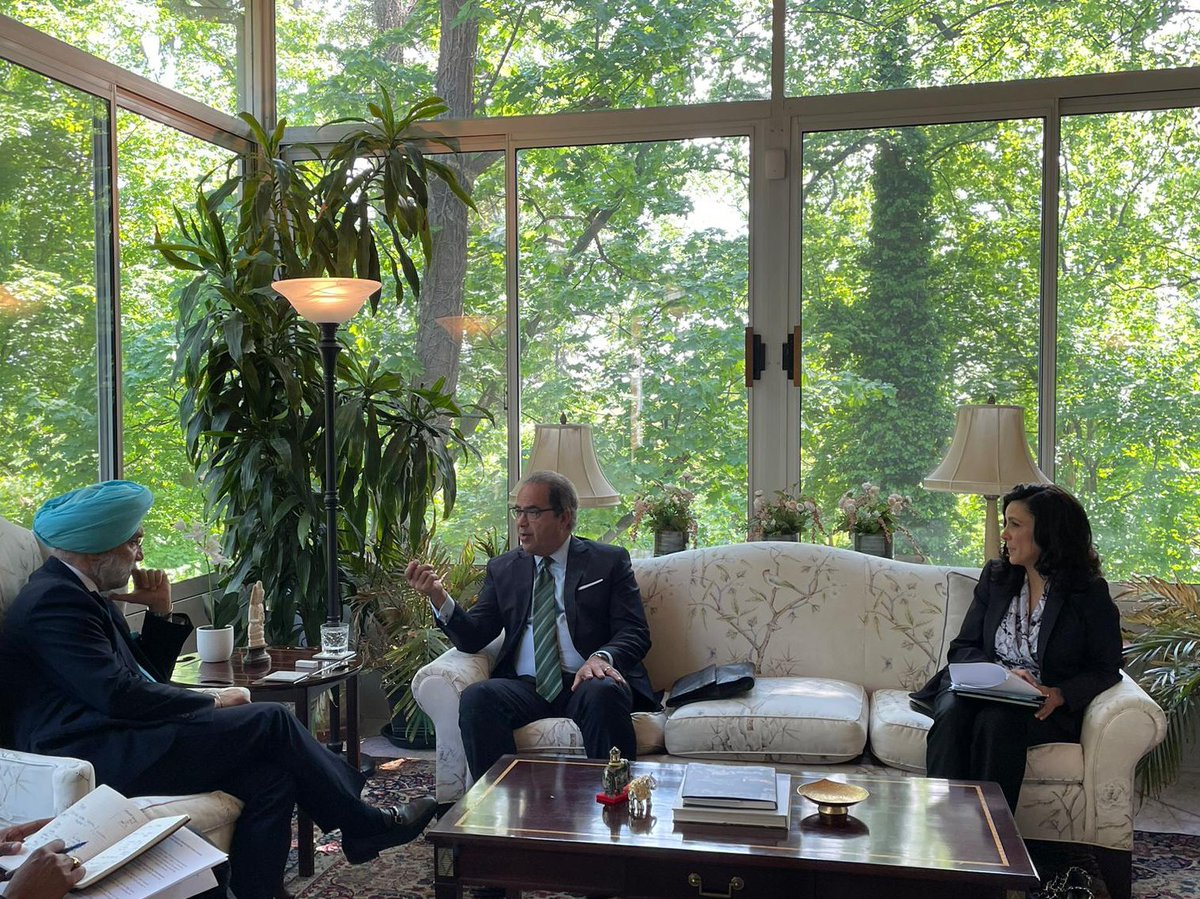 SandhuTaranjitS's tweet photo. Good meeting with 
@TellurianLNG CEO Octávio Simões on energy Coop. Discussed Tellurian’s investment plans &amp;  potential partnership 🇮🇳🇺🇸 in LNG sector https://t.co/xB042xBFG3