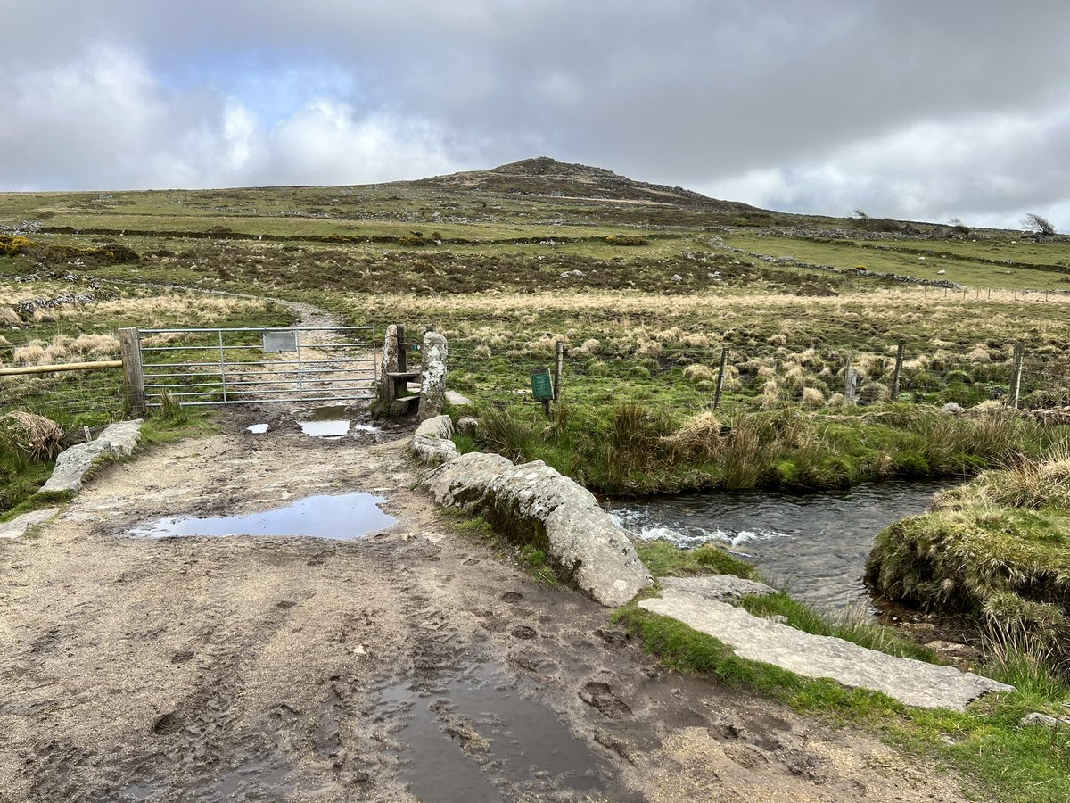 PeakBaggerQ's tweet photo. Rough Tors on the way to Brown Willy (420m), Cornwall County High Point and one of the Aetherius Society listed mountains. #CountyTops #fingerpostfriday @FingerpostFri #Cornwall https://t.co/kszqGVLs2q
