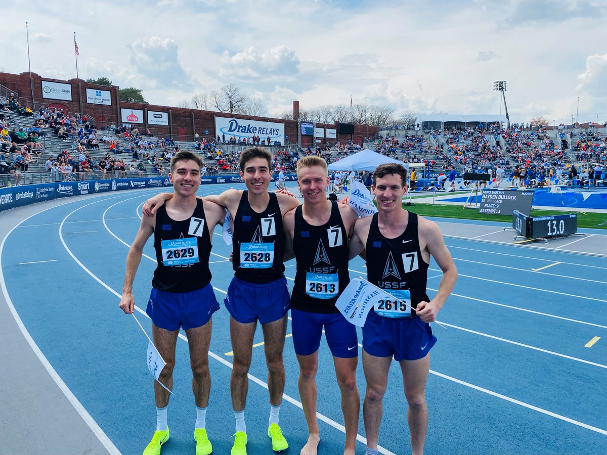 With an 𝗔𝗖𝗔𝗗𝗘𝗠𝗬 𝗥𝗘𝗖𝗢𝗥𝗗 time of 16:23.31, Ethan Ashley, Sean Maison, Scott Maison and Eli Bennett are the <a href="/DrakeRelays/">Drake Relays</a> 𝗖𝗛𝗔𝗠𝗣𝗜𝗢𝗡𝗦 in the 4x1600m relay!