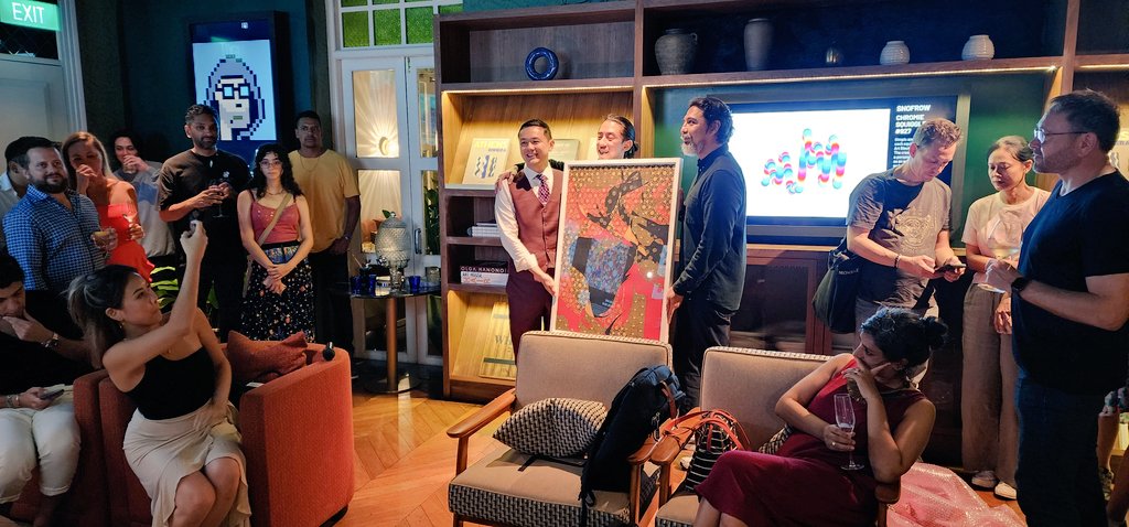 Amazing night at the <a href="/MandalaClub_SG/">Mandalaverse</a>! Always fun catching up with pengus and the NFT community. Thank you <a href="/DarrenSRS/">DarrenSRS</a> and <a href="/Sushitanitani/">Sushitanitani</a> for hosting and giving us a little tour of the club! 😍

Also thanks to <a href="/OnlyShauns/">Shaun</a> and <a href="/ohnotelle/">ohnotelle(: 🐧💣🇸🇬</a> for coordinating! ❤️