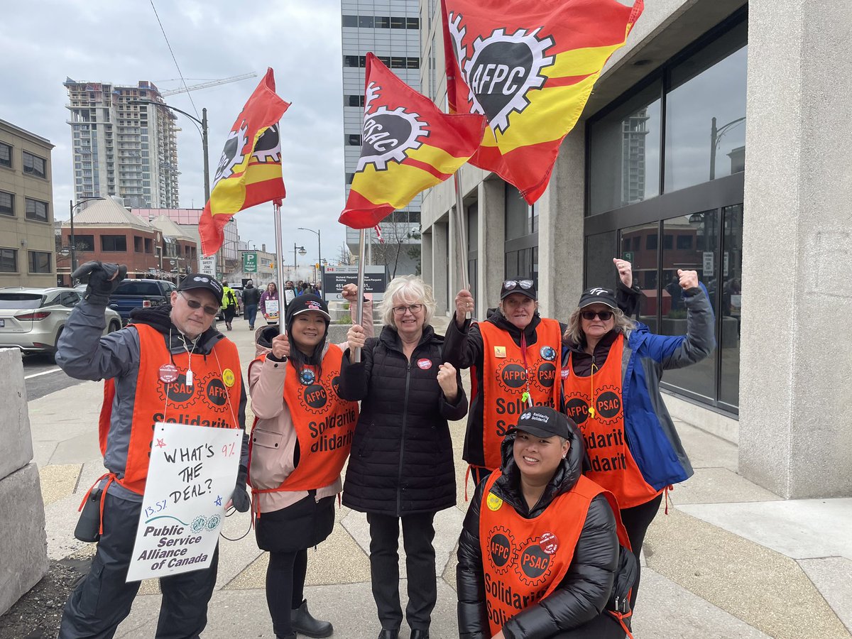 PeggySattlerNDP's tweet photo. Standing in #solidarity with #LdnOnt @psac_afpc. #PSAC workers provide public services we all rely on - they deserve wages that pay the rent &amp; put food on the table. Most are women earning modest incomes. Their fight is our fight. 
#WorkersCantWait #EnoughIsEnoughON #onlab https://t.co/UZU0tAmcRH