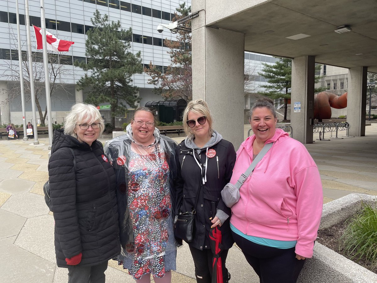 PeggySattlerNDP's tweet photo. Standing in #solidarity with #LdnOnt @psac_afpc. #PSAC workers provide public services we all rely on - they deserve wages that pay the rent &amp; put food on the table. Most are women earning modest incomes. Their fight is our fight. 
#WorkersCantWait #EnoughIsEnoughON #onlab https://t.co/UZU0tAmcRH