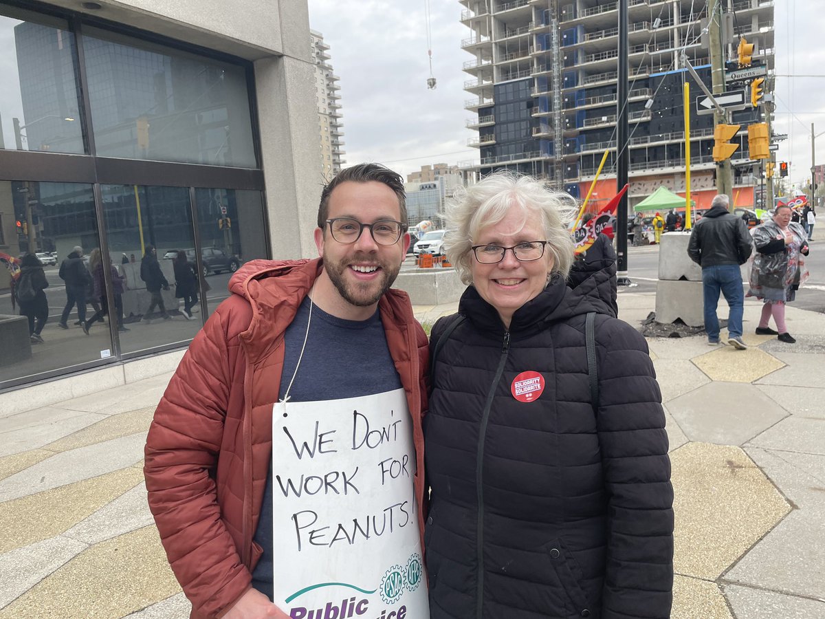 PeggySattlerNDP's tweet photo. Standing in #solidarity with #LdnOnt @psac_afpc. #PSAC workers provide public services we all rely on - they deserve wages that pay the rent &amp; put food on the table. Most are women earning modest incomes. Their fight is our fight. 
#WorkersCantWait #EnoughIsEnoughON #onlab https://t.co/UZU0tAmcRH
