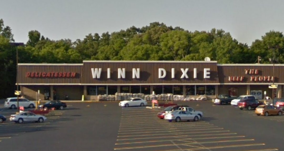 ItsaWinnWin's tweet photo. There was time when there was a Winn-Dixie in Tallassee, AL that was one of the oldest looking stores in the Montgomery Area. I miss it! 😞 https://t.co/L6uN9WpIMU