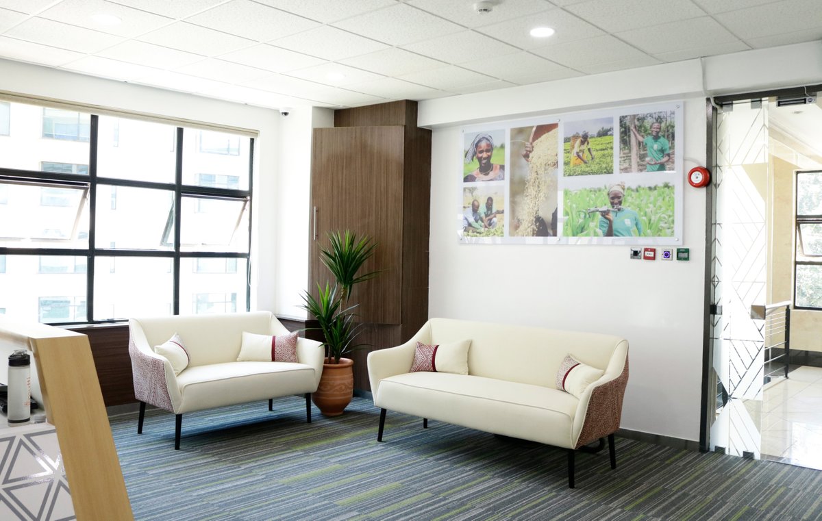 Modern office spaces have to have a vibrant look. To create a vibrant look, explore with lighter colors
#sahihi #design #color #retailspaces #quality