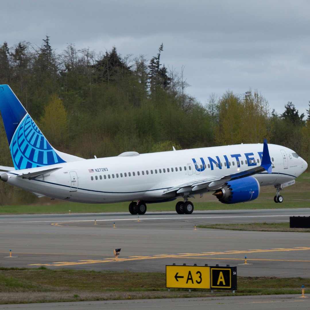 This is how you throw a welcome party! ✈️🎉 A group of United employees welcomed the latest 737 to our fleet at the @BoeingAirplanes factory in Everett, Washington, this week. This beauty comes with Bluetooth connectivity and larger overhead bins to fit everyone's bag.
