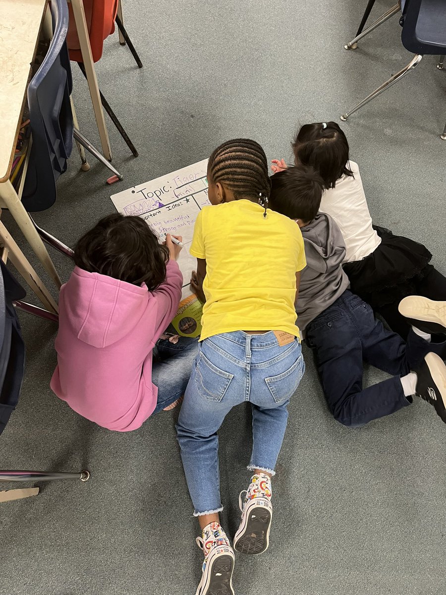 ms_christo's tweet photo. Working together to make research notes about different animals. I LOVE to see this group work! #teamworkmakesthedreamwork @silverspringsps https://t.co/YBFbEgIhMG