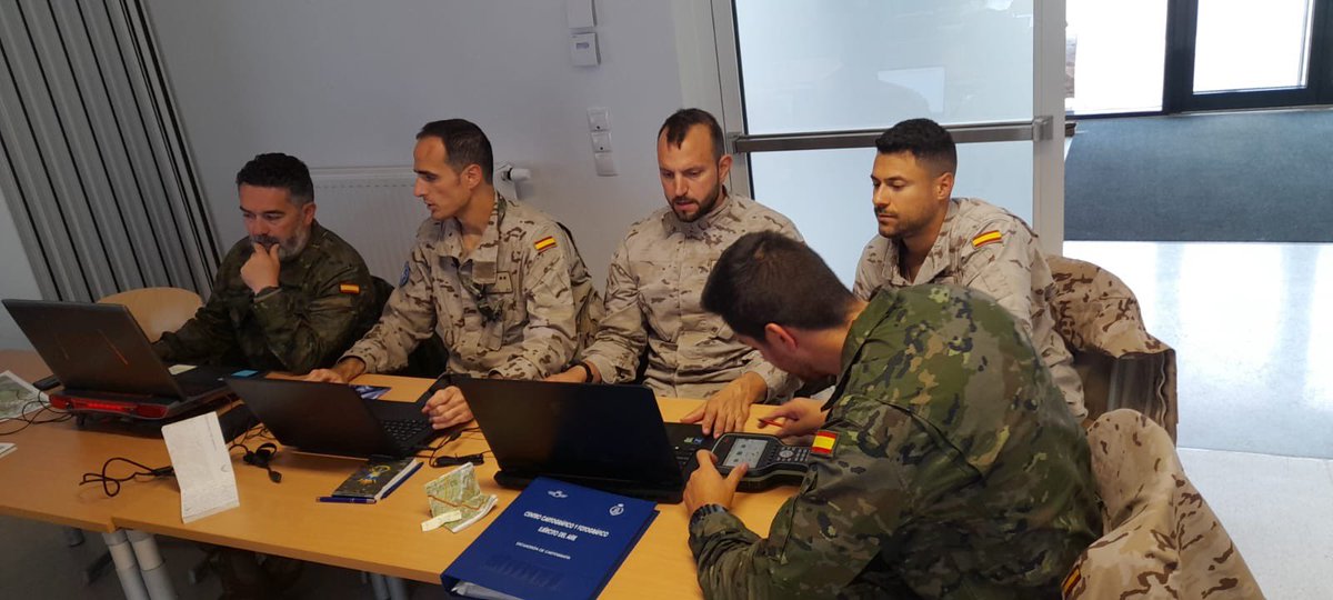EjercitoAire's tweet image. Finaliza el ejercicio iSNEx23 en el Tirol austriaco, en el que el #CECAF ha liderado el equipo de España 🇪🇸

En el ejercicio se han llevado a cabo simulaciones de escenarios reales e interoperables en el campo de la topografía, y apoyo geoespacial a los países de la OTAN y la UE.