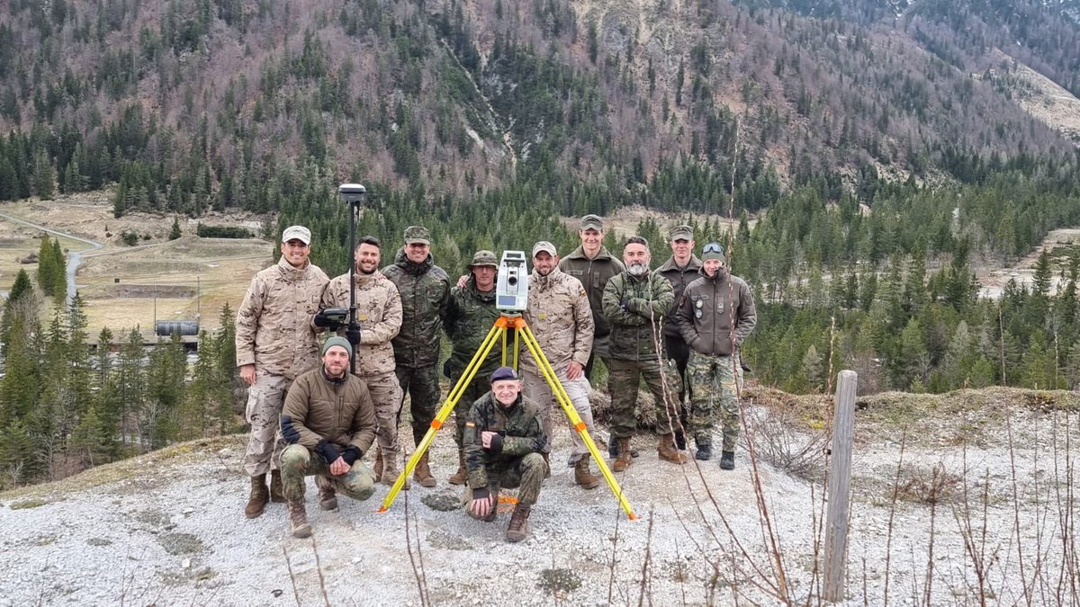 EjercitoAire's tweet image. Finaliza el ejercicio iSNEx23 en el Tirol austriaco, en el que el #CECAF ha liderado el equipo de España 🇪🇸

En el ejercicio se han llevado a cabo simulaciones de escenarios reales e interoperables en el campo de la topografía, y apoyo geoespacial a los países de la OTAN y la UE.