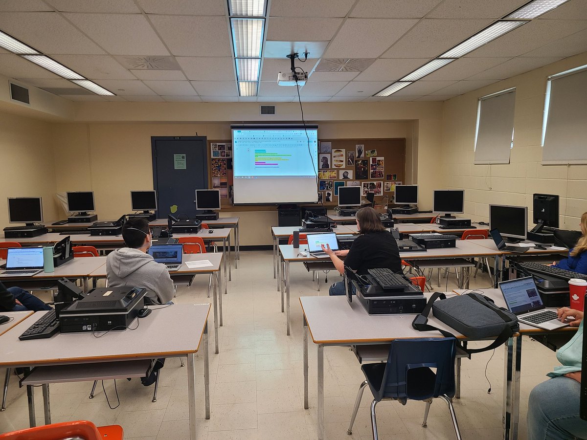 Such a great day presenting to secondary teachers with @DawnTelfer . So many great discussions about how assistive tech is #GoodForAllTech @SpecialEd_TVDSB @TVDSBAT @RAndrewCanham @rferrara10 @ChertichCheryl @texthelp @mindomo @TVDSBLiteracy @akillianedu