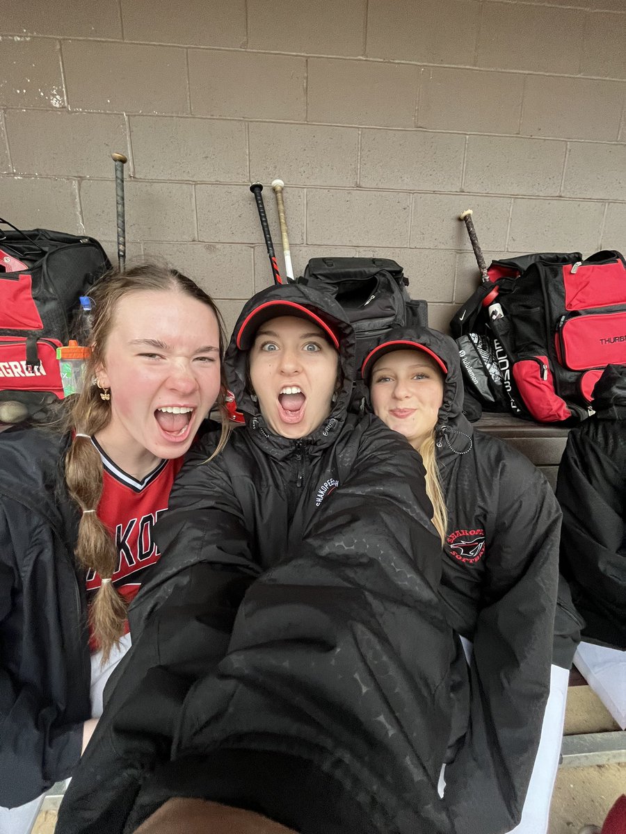 ShakoFastpitch's tweet photo. Todays game against Rosemount has been cancelled due to weather.  Instead we will be posting pics left by the players on coaches phone! Enjoy! https://t.co/K0HhPWJ8th