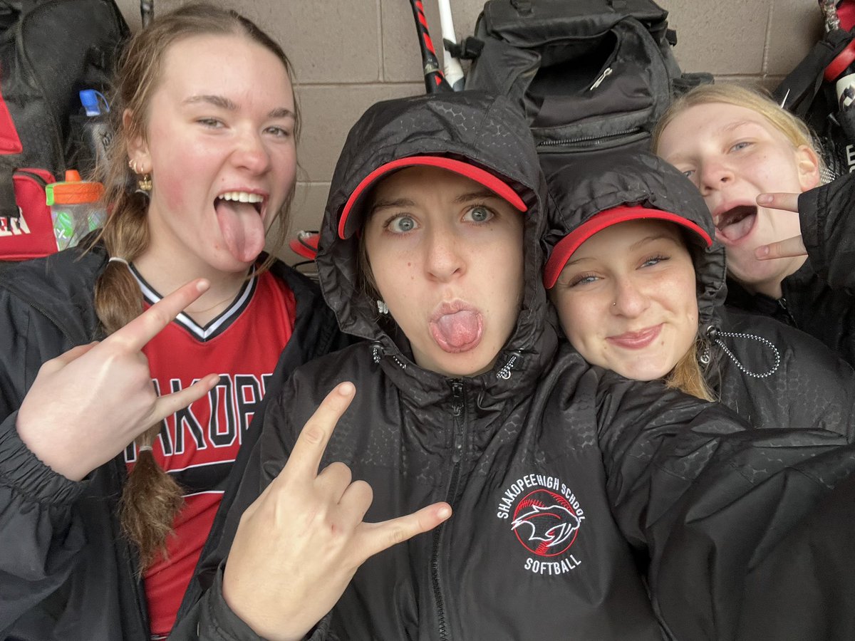 ShakoFastpitch's tweet photo. Todays game against Rosemount has been cancelled due to weather.  Instead we will be posting pics left by the players on coaches phone! Enjoy! https://t.co/K0HhPWJ8th