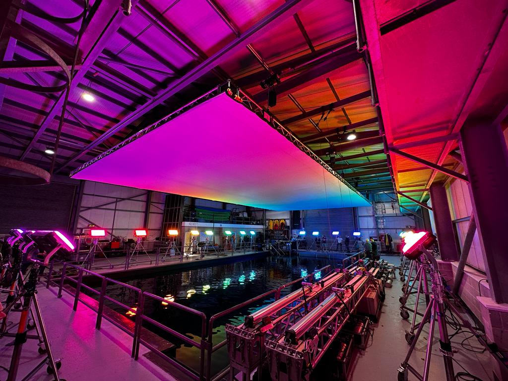 ICLSociety's tweet photo. Check out this beautiful piece of art created by Martin Smith … pinewood tank, rainbow lighting made with @Creamsourceled vortex 8s. #setlife #setlighting #setlightingtech #gaffer #gafferslife #icls #iclsociety #member #working #lighting #iclsmembers #lifeonset #cinematography https://t.co/MYVTf0ynrR