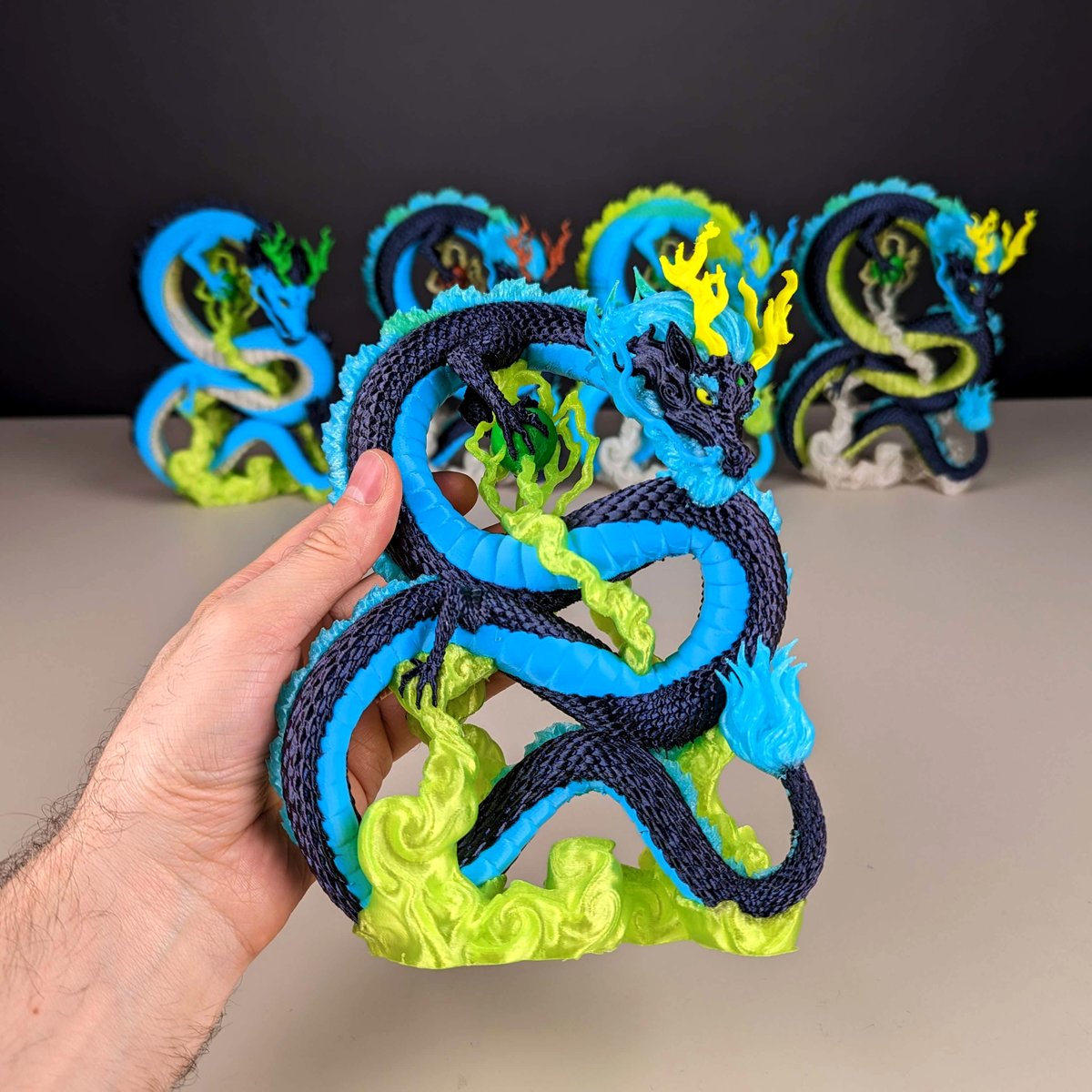 BambulabGlobal's tweet image. Starting off our weekly 3d print #BLSpotlight! 

These #Bambutiful &apos;Azure Cloud Wyrm&apos; by @Kijaidesign were printed by @MihaiDesigns all in one go on the Bambulab X1C and 2 AMS units, using 7 different @Fillamentum PETG colors and taking over 7 days of constant 3d printing 🤯