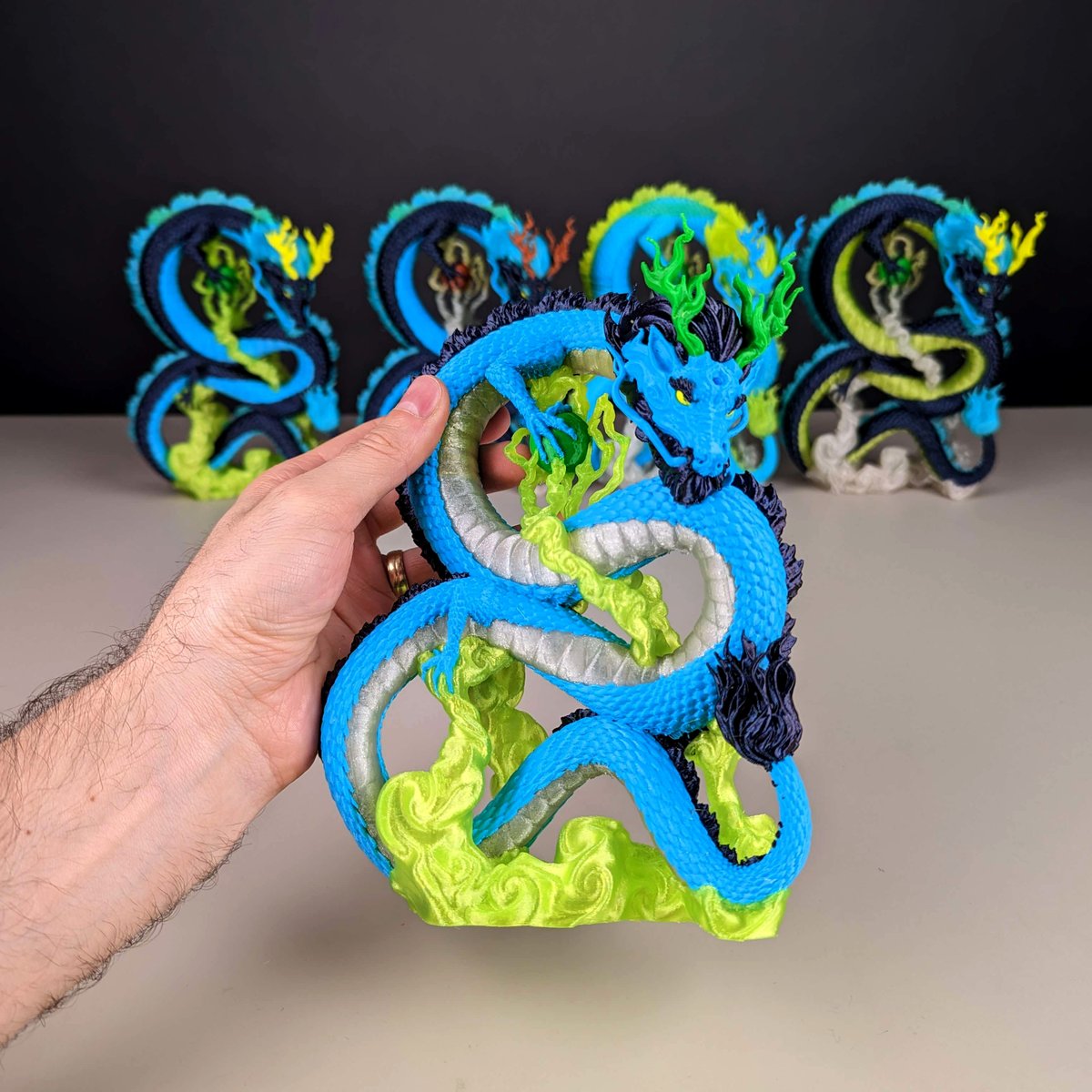 BambulabGlobal's tweet image. Starting off our weekly 3d print #BLSpotlight! 

These #Bambutiful &apos;Azure Cloud Wyrm&apos; by @Kijaidesign were printed by @MihaiDesigns all in one go on the Bambulab X1C and 2 AMS units, using 7 different @Fillamentum PETG colors and taking over 7 days of constant 3d printing 🤯