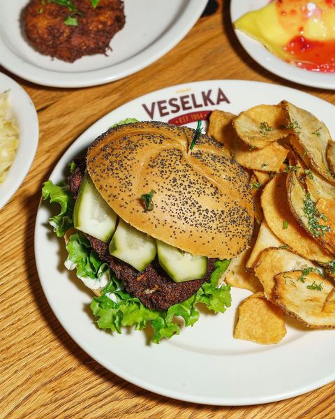 veselkanyc's tweet photo. Headed to the Lower East Side? You can get your Veselka fix at @themarketline in @essexcrossing
Have some today with these classic favorites from @veselkanyc 
#Repost #themarketline
#essexcrossing https://t.co/xkTqY6Pyx8
