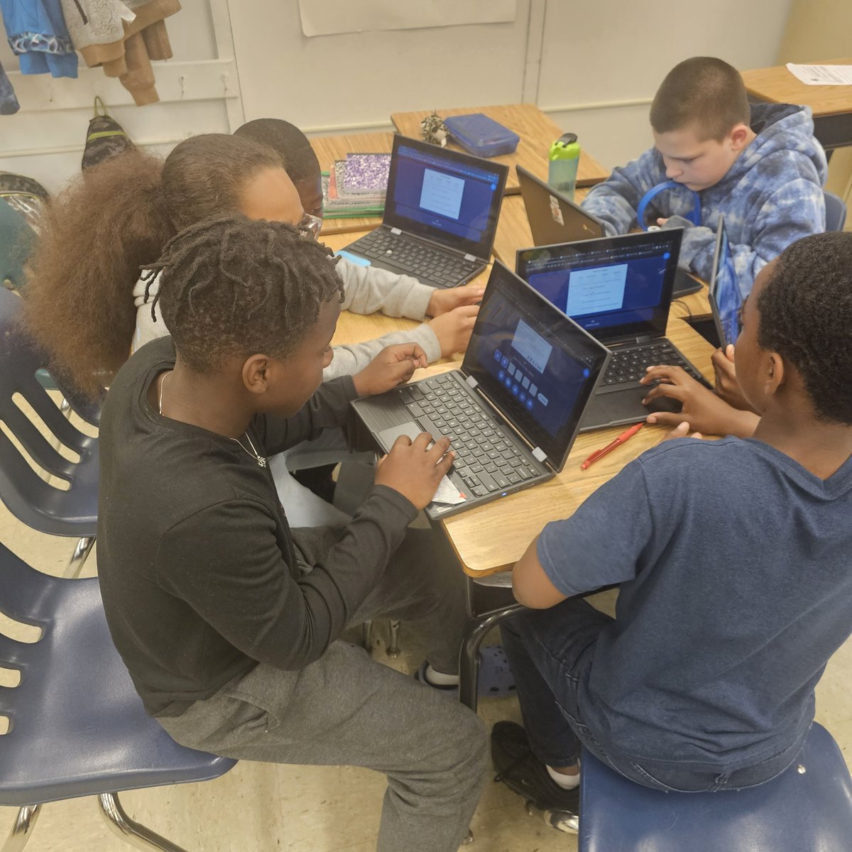 Smallblocktech's tweet image. I really enjoyed reviewing drawing conclusions, figurative language, and cause and effect with Mr. Harding&apos;s 5th grade class almost as much as they did.
 @breakoutEDU
@jennthomas75
@CradockES 
@ebracyPPS
@JolleyLa
@PortsVASchools 
#PPSshines 
#PPStrt
@GriffinRead4PPS