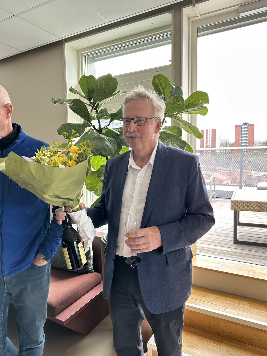 Kungen abdikerar 👑