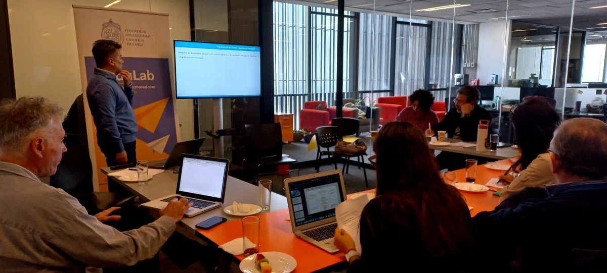 TransferenciaUC's tweet photo. Investigadores UC se capacitan en temas de #emprendimiento científico en el contexto del programa #GlobalUC
2da sesión a cargo del gerente de @Dictuc Felipe Bahamondes https://t.co/u65KikTjgw