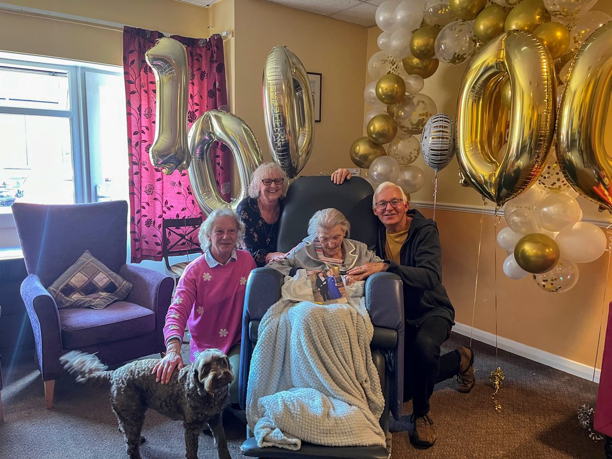 𝗛𝗮𝗽𝗽𝘆 𝟭𝟬𝟬𝘁𝗵 𝗕𝗶𝗿𝘁𝗵𝗱𝗮𝘆 𝗠𝗿𝘀 𝗞!🎉🎂
Our Oake Meadows family in #Taunton have been celebrating the centenary of the wonderful Mrs K with her nearest &amp; dearest. The birthday girl is thrilled with her card from King Charles so close to the #coronation!👑#CareHomes