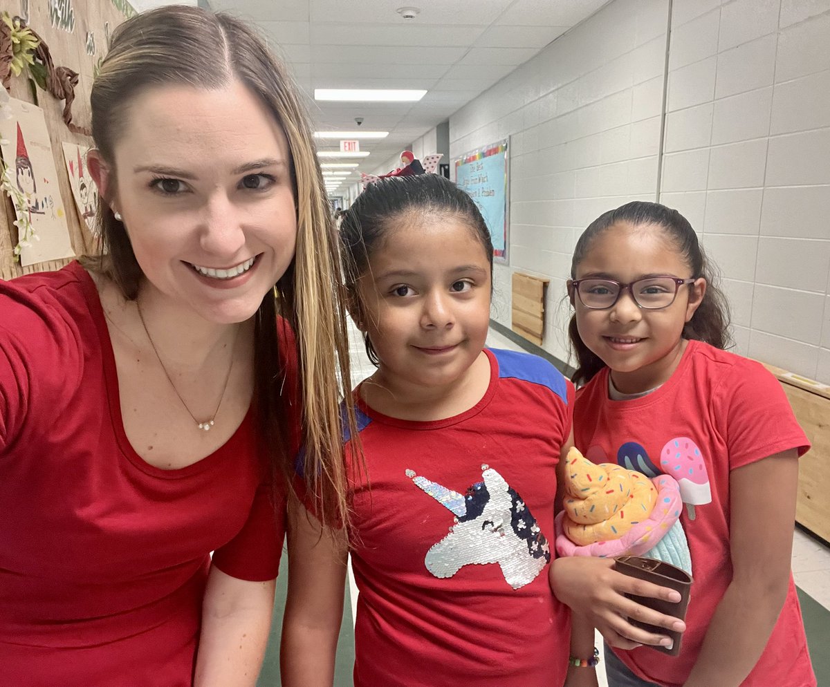 MrsHCampbell16's tweet photo. They were sad we missed @SamPtashkinโs visit today, so we snapped a couple pics at the end of the day โฅ๏ธ๐งก๐ฏ #SuperSecondGrade #WeBelong220 #HappyFriday @barrington220 @SunnyHill220 @LaMaestraFausto https://t.co/MszDFv3YbH