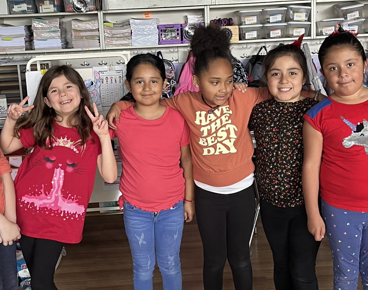 MrsHCampbell16's tweet photo. They were sad we missed @SamPtashkinโs visit today, so we snapped a couple pics at the end of the day โฅ๏ธ๐งก๐ฏ #SuperSecondGrade #WeBelong220 #HappyFriday @barrington220 @SunnyHill220 @LaMaestraFausto https://t.co/MszDFv3YbH