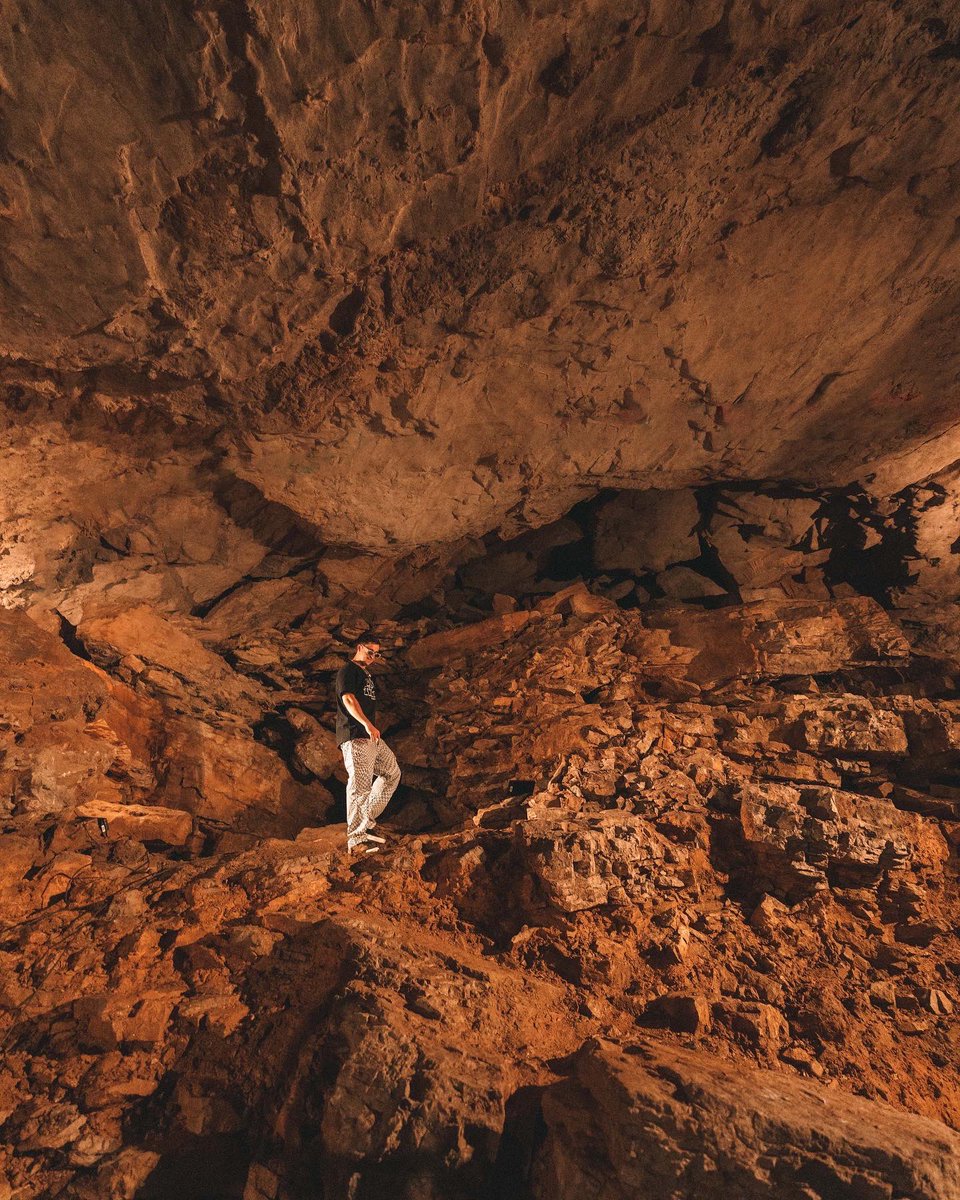 metatonemedia's tweet photo. Shooting in a cave ✅ https://t.co/rTnxQxUTA4