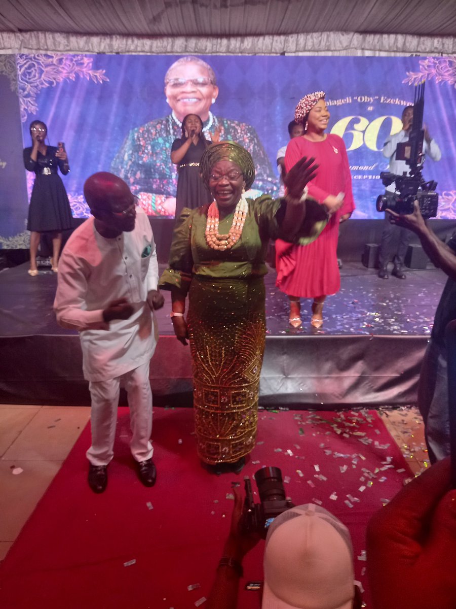 MKabrik's tweet photo. The woman with the most soulful voice @MMercychinwo in the building 🙌❤
She sure did her thing.......powerful voice 😇🥰
#ObyAt60 
Cheers to 60 more dearest Aunty Oby ❤️  @obyezeks 
Love you Love you LOVE YOU ❤️ https://t.co/2AEHvWG9qi