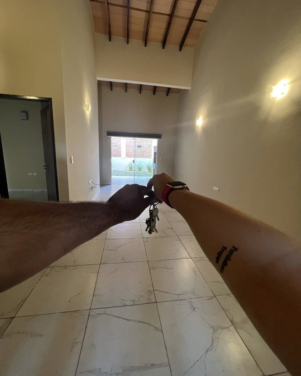 porahinomas_'s tweet photo. Mamá, papá hoy se cumplen dos años que ya no están, me tocó perderles con un día de diferencia, muero por contarles que logre todo lo que un día les prometí 🙏😔 soy profesional, estoy casada, vivo en una hermosa casa y Por fin les di la nieta que tanto me pedían 😔 https://t.co/VXVZQIFLHA