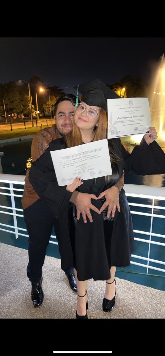 porahinomas_'s tweet photo. Mamá, papá hoy se cumplen dos años que ya no están, me tocó perderles con un día de diferencia, muero por contarles que logre todo lo que un día les prometí 🙏😔 soy profesional, estoy casada, vivo en una hermosa casa y Por fin les di la nieta que tanto me pedían 😔 https://t.co/VXVZQIFLHA