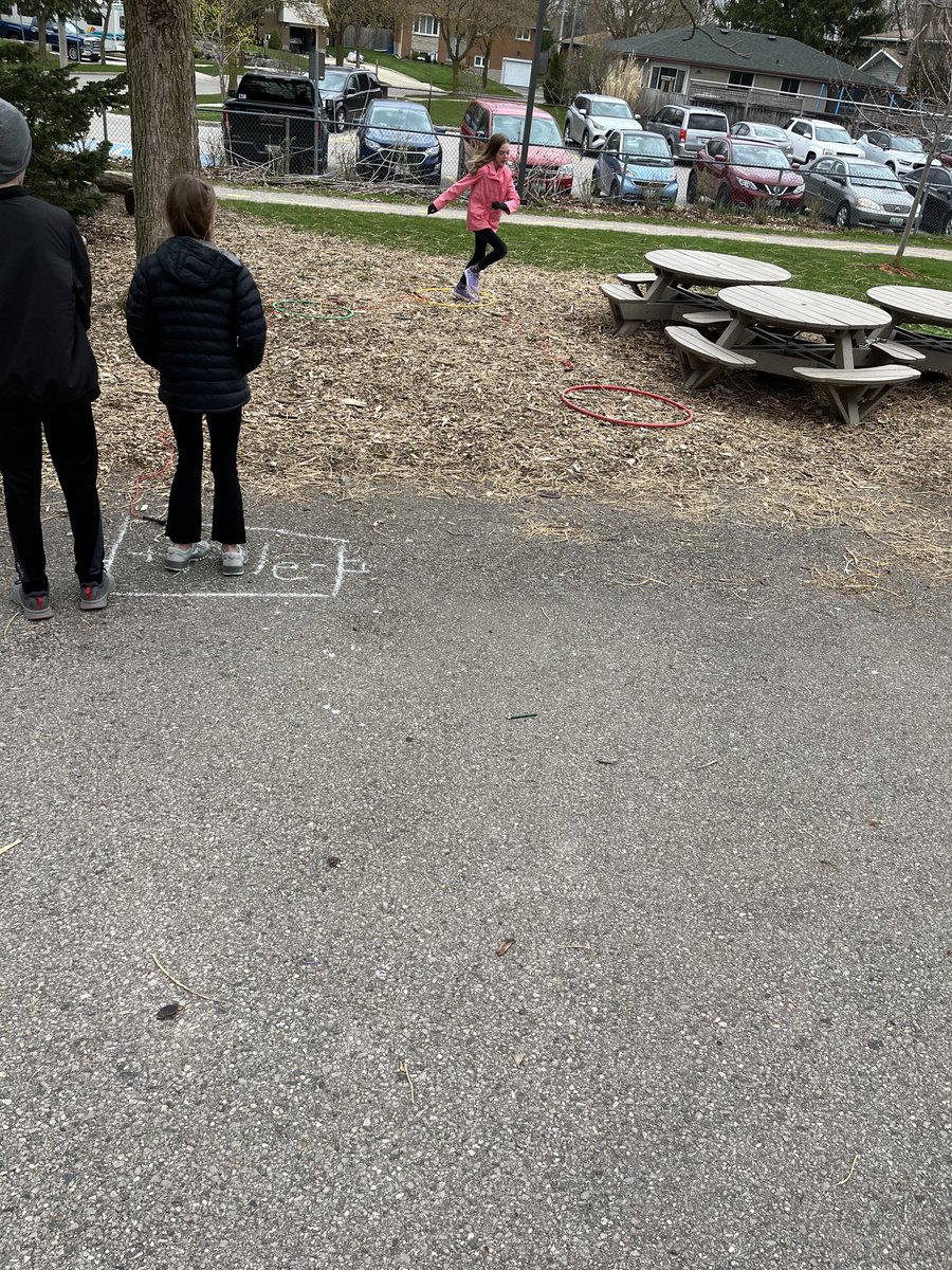 AMETFOenviro's tweet photo. Some speedy ‘electrons’ zooming through our circuit obstacle courses this morning ⁦@bedfordps⁩ 
#iAMoutside https://t.co/duzz3aTjwF