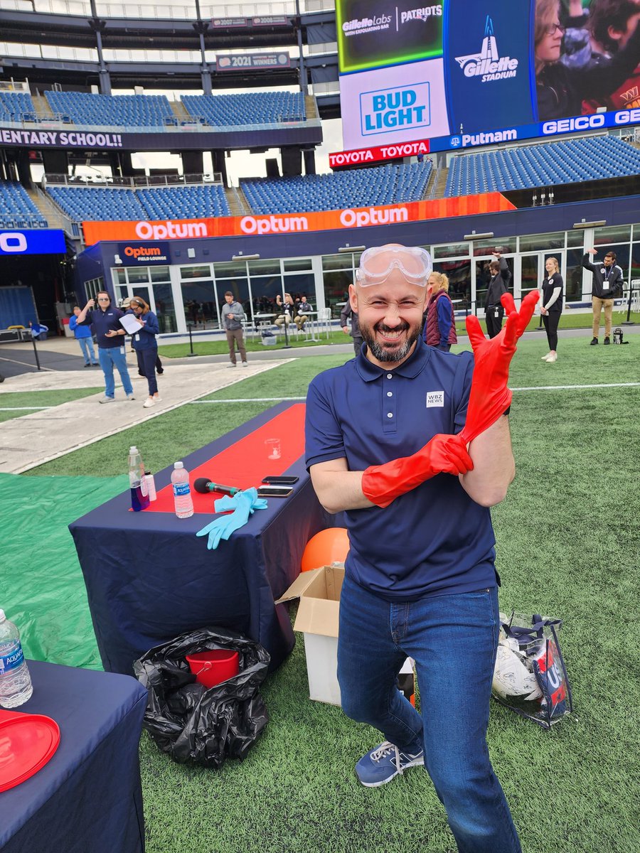 ericfisher's tweet photo. Great day @GilletteStadium for weather education. Thanks to all the schools who attended! #wbz https://t.co/NetwvZp5s5