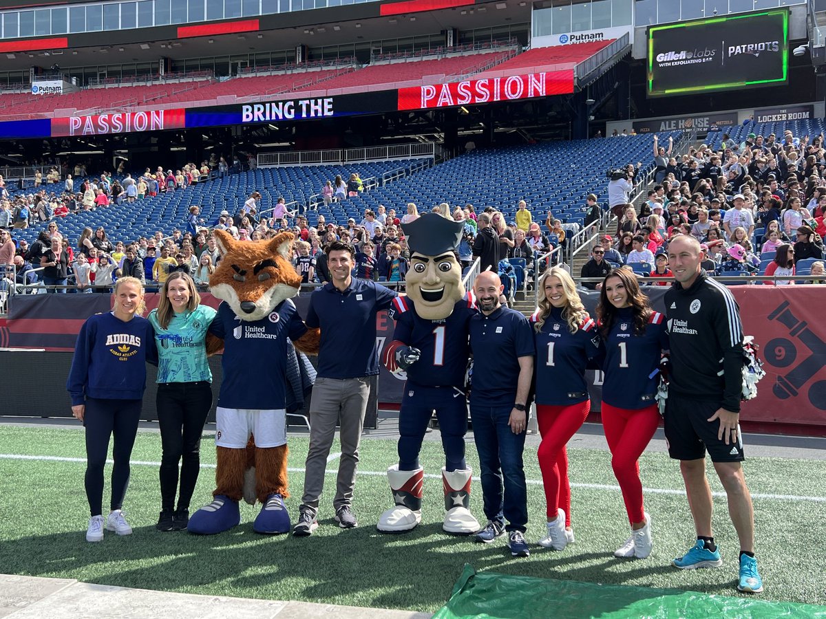 ericfisher's tweet photo. Great day @GilletteStadium for weather education. Thanks to all the schools who attended! #wbz https://t.co/NetwvZp5s5