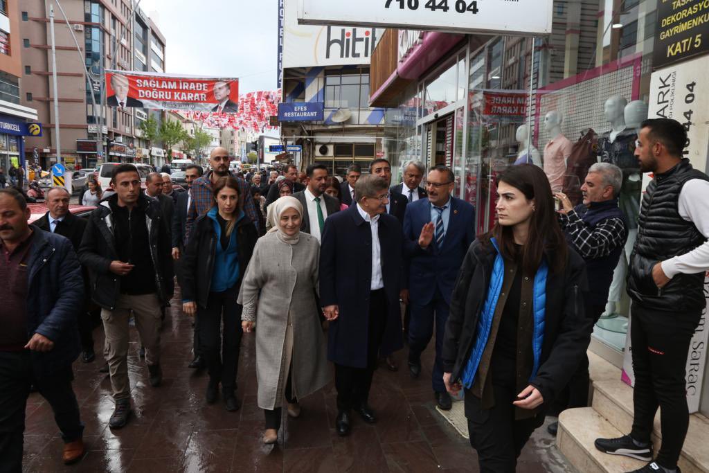 Ahmet_Davutoglu's tweet photo. Konya Karapınar ve Ereğli'de Millet İttifakı adaylarımızla birlikte hemşehrilerimizle hasret giderdik. Hep birlikte kazanacağız, bu seçimin kaybedeni olmayacak. https://t.co/jXNQ4SXgeO